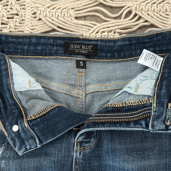 Judy Blue distressed shorts - Picture 3 of 3